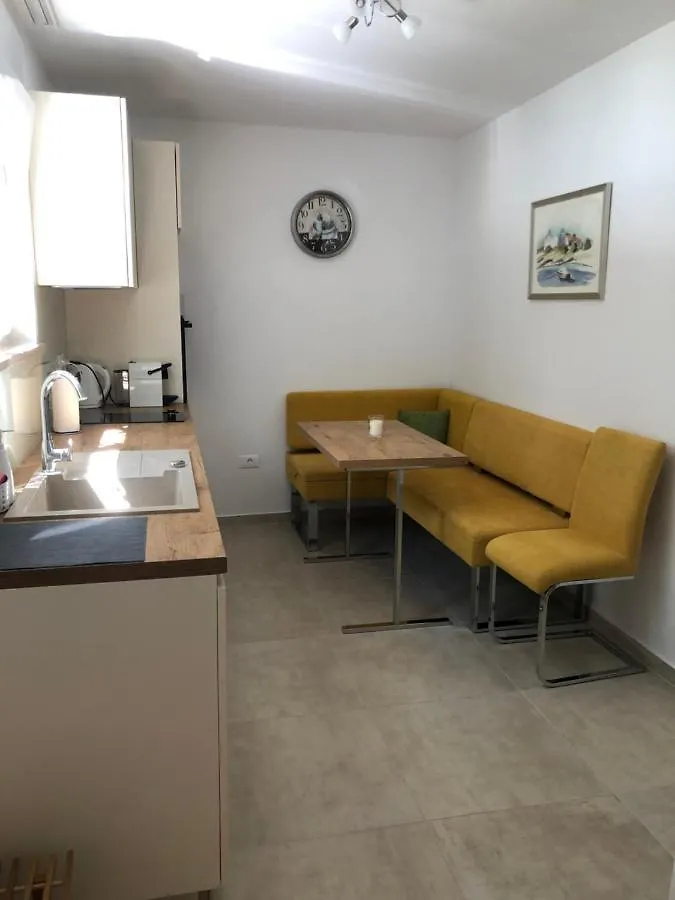Leneda Apartments With Pool Pula Croatia