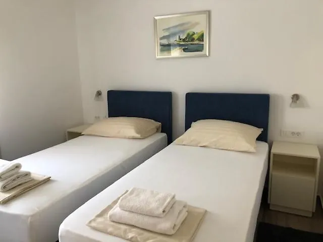 Leneda Apartments With Pool Pula Croatia