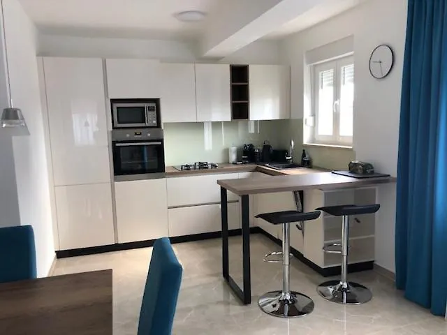 Leneda Apartments With Pool Pula Croatia