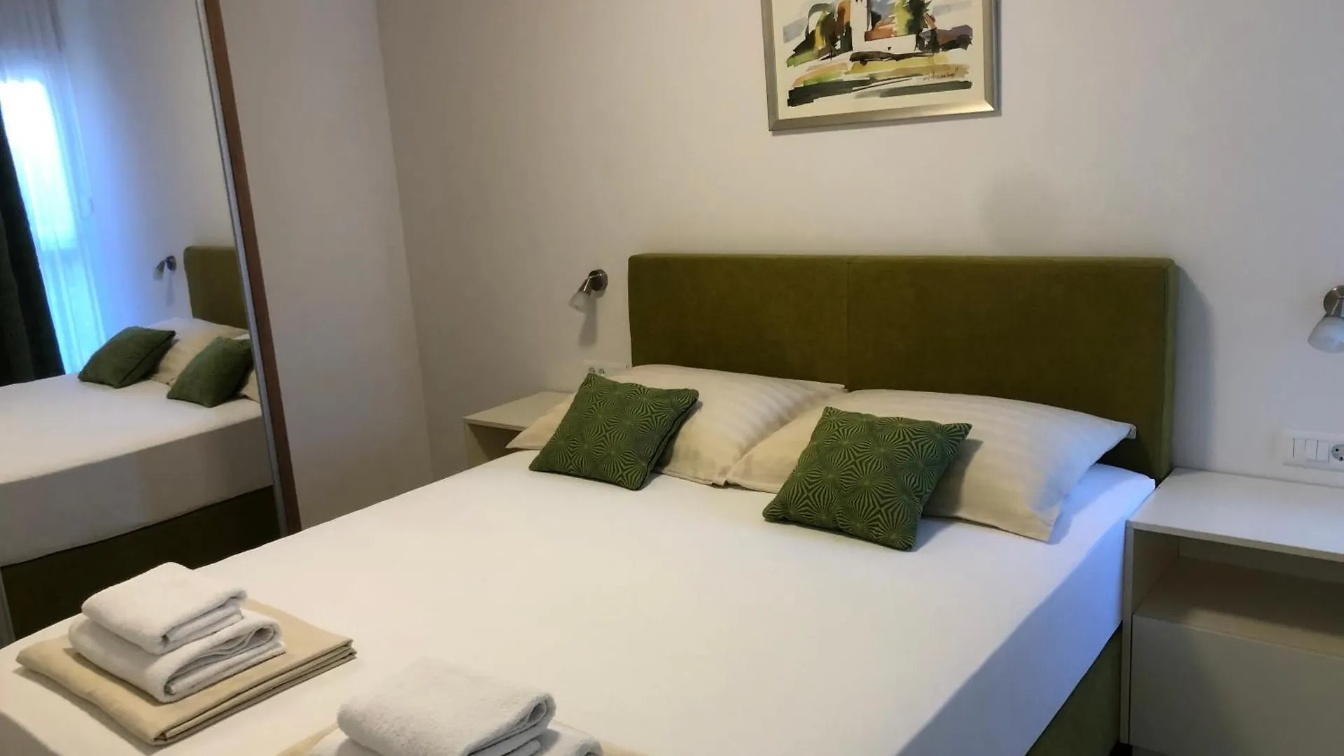 Leneda Apartments With Pool Pula Croatia
